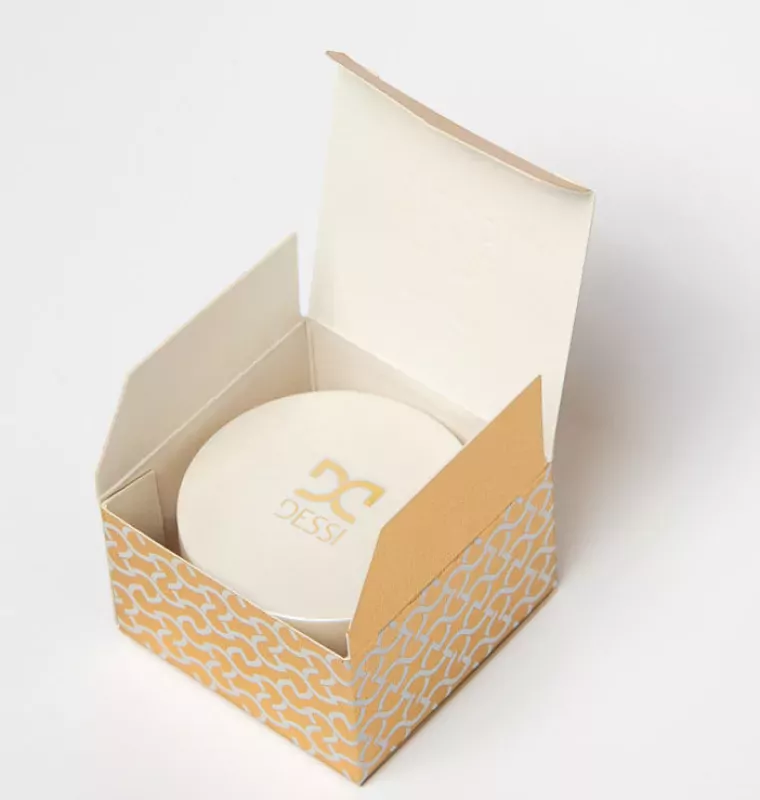 Рассыпчатая пудра Dessi Cosmetics Say Yes Glow Out Powder сияющая, 5 г — фото 7