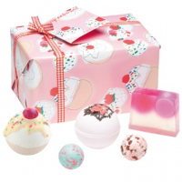 Bomb Cosmetics - Gift Pack Cherry Bathe-well - Zestaw prezentowy kosmetyków do pielęgnacji ciała - Wiśniowe Ciasteczka