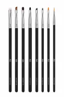 Hulu - Perfect Cat Eye Set - A set of 8 precise makeup brushes