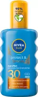 Nivea - SUN - Protect & Bronze - Balsam do opalania w spray'u aktywujący naturalną opaleniznę - Wodoodporny - SPF 30 - 200 ml