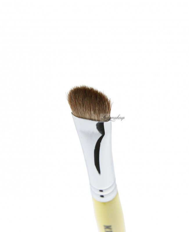 Kryolan Modern Art Angled Brush (Art. No. 3910) –