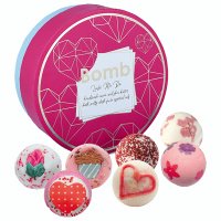 Bomb Cosmetics - Love Me Do - Gift Pack - Gift set with natural bath cosmetics